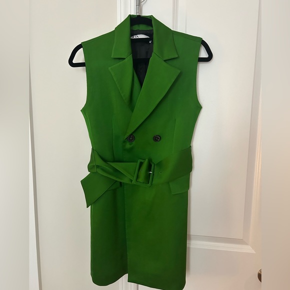 Dresses & Skirts - Green sleeveless blazer mini dress belted